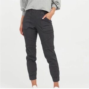 Spanx Gray M Stretch Twill Cargo Jogger 27” inseam